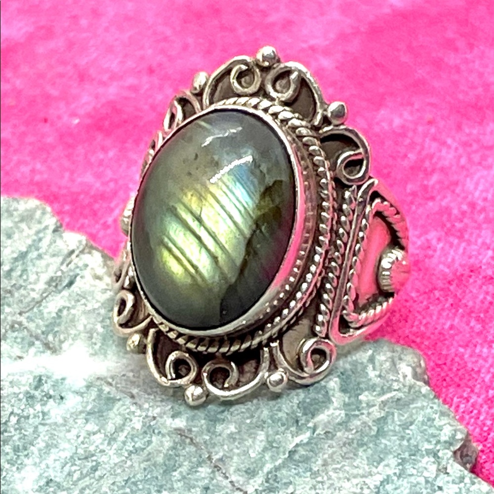 Sterling Labradorite Ring - Picture 4 of 11